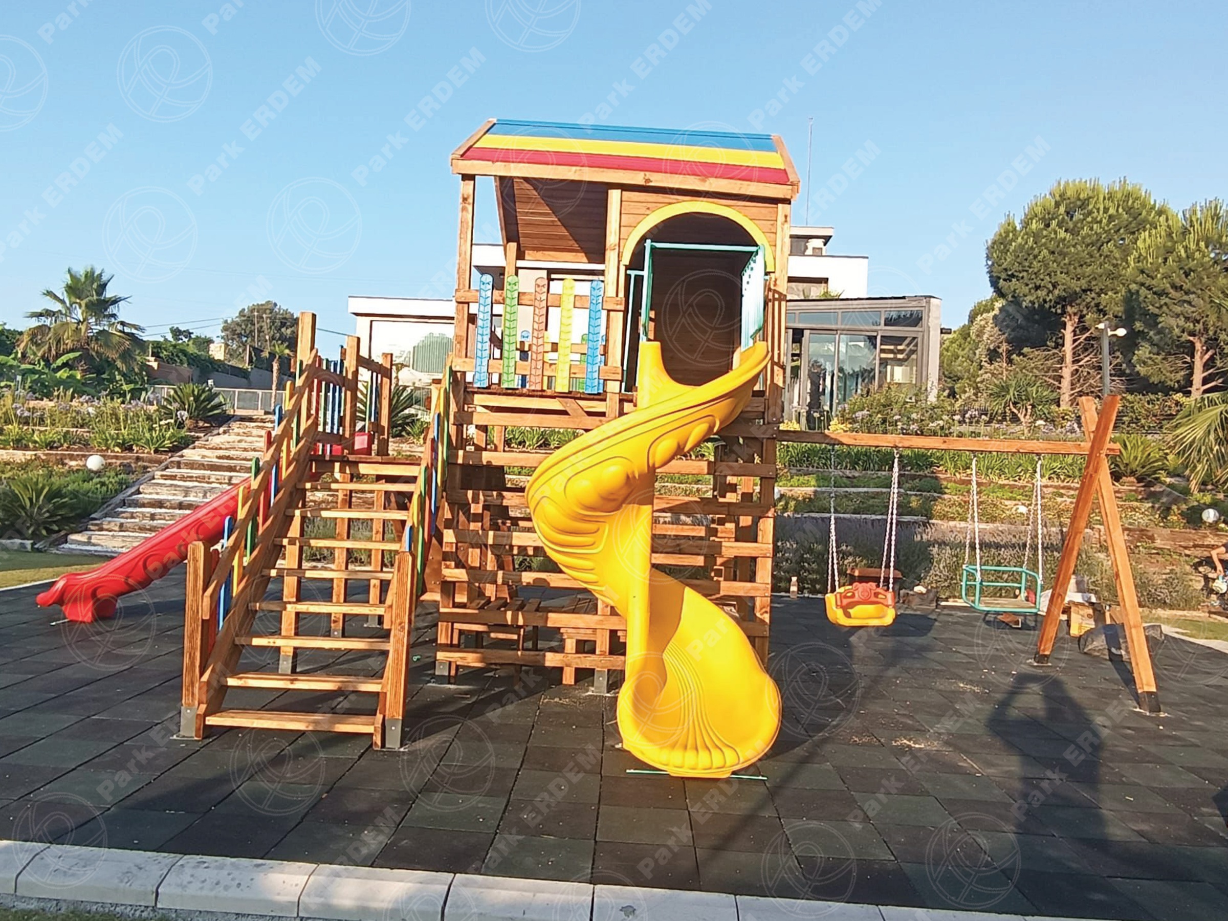AHŞAP EVLİ OYUN PARKI SALINCAK VE TIRMANMALI